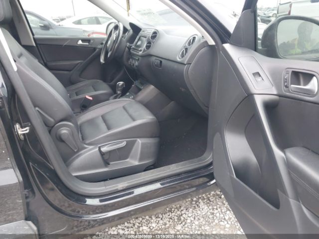 2017 VOLKSWAGEN TIGUAN WVGBV7AX1HK010370 Photo 4