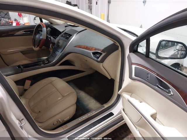 3LN6L2J9XER820230 Lincoln MKZ