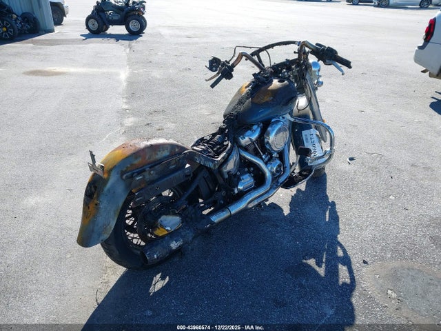 2021 HARLEY-DAVIDSON FLHC 1HD1YAJ11MB032376 Photo 3