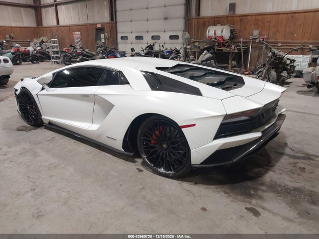2017 LAMBORGHINI AVENTADOR ZHWUG4ZD4HLA06463 Photo 2