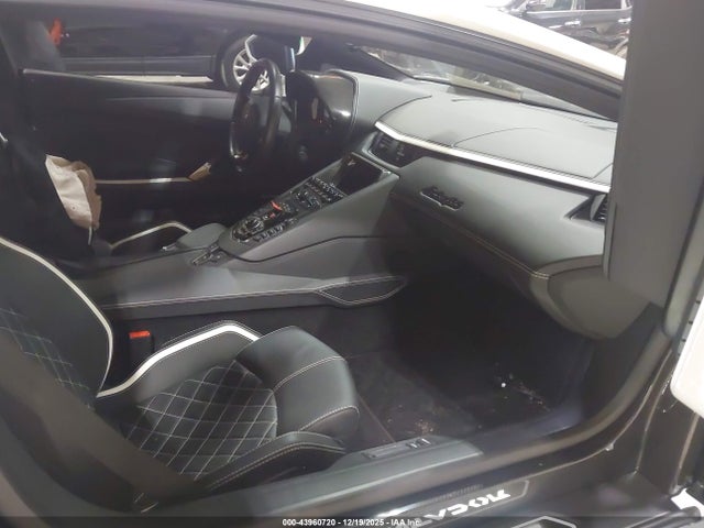 2017 LAMBORGHINI AVENTADOR ZHWUG4ZD4HLA06463 Photo 4