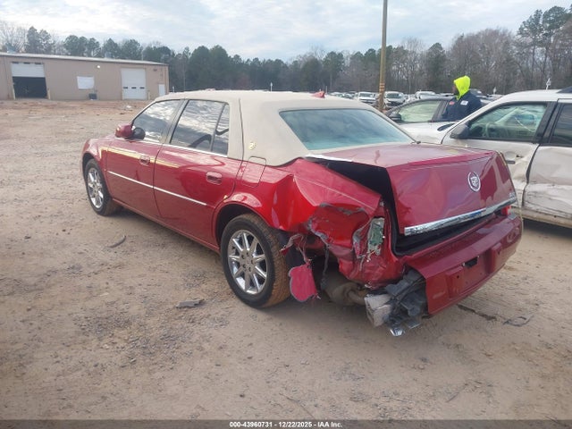2011 CADILLAC DTS 1G6KD5E62BU103684 Photo 2