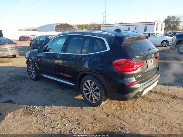2018 BMW X3 5UXTR9C50JLD72342 Photo 2