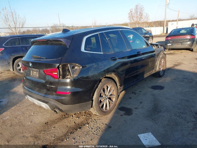 2018 BMW X3 5UXTR9C50JLD72342 Photo 3