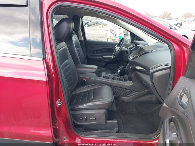 1FMCU0J94HUD37737 Ford Escape Titanium