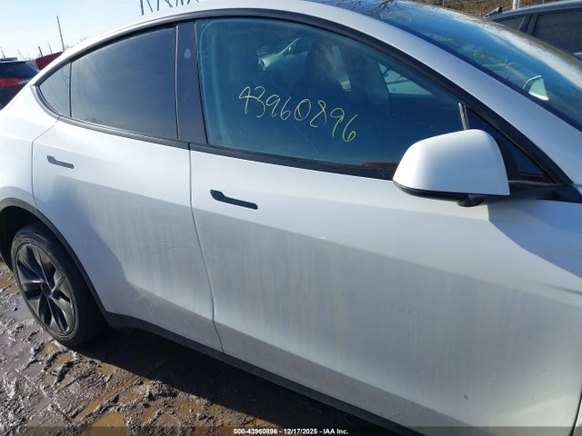 43960896 :رقم المزاد ، 7SAYGDED6RF156319 vin ، 2024 Tesla Model Y Rwd مزاد بيع