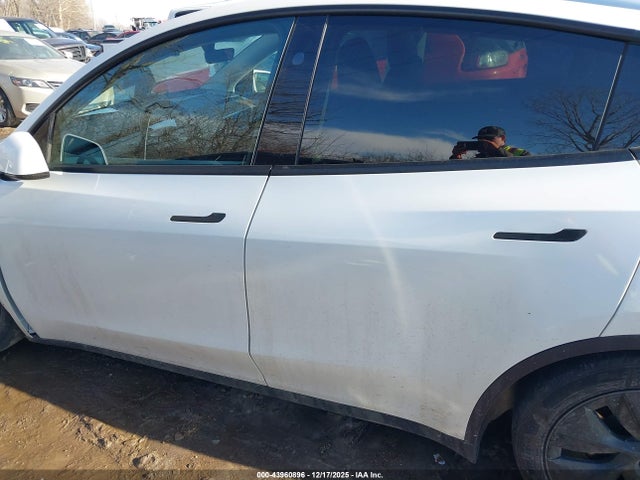 43960896 :رقم المزاد ، 7SAYGDED6RF156319 vin ، 2024 Tesla Model Y Rwd مزاد بيع