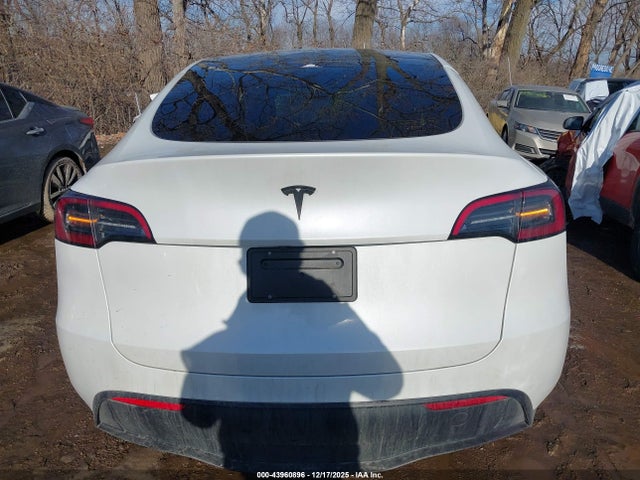43960896 :رقم المزاد ، 7SAYGDED6RF156319 vin ، 2024 Tesla Model Y Rwd مزاد بيع