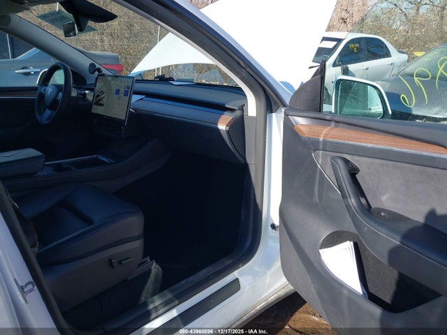 43960896 :رقم المزاد ، 7SAYGDED6RF156319 vin ، 2024 Tesla Model Y Rwd مزاد بيع