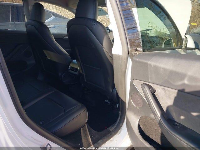 43960896 :رقم المزاد ، 7SAYGDED6RF156319 vin ، 2024 Tesla Model Y Rwd مزاد بيع
