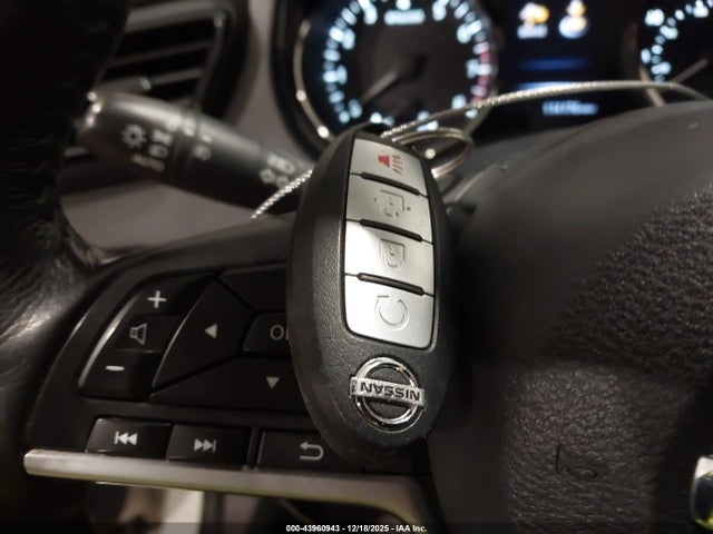 JN1BJ1CR1HW127101 Nissan Rogue Sport Sl