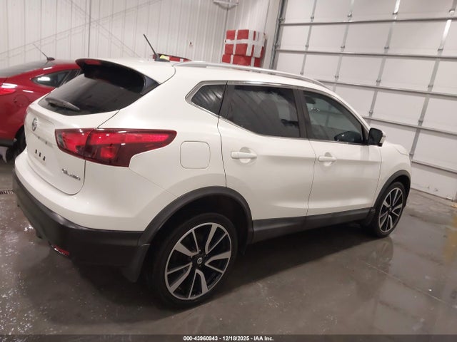JN1BJ1CR1HW127101 Nissan Rogue Sport Sl