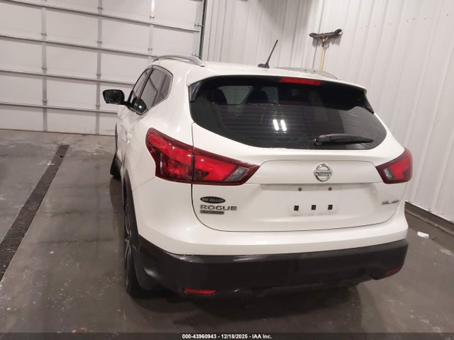 JN1BJ1CR1HW127101 Nissan Rogue Sport Sl