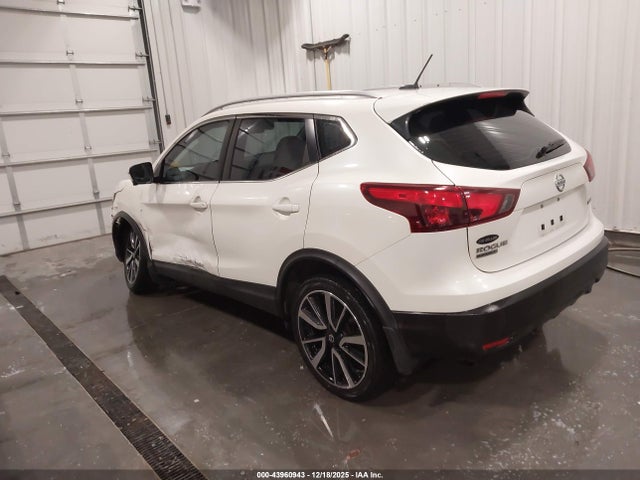 JN1BJ1CR1HW127101 Nissan Rogue Sport Sl