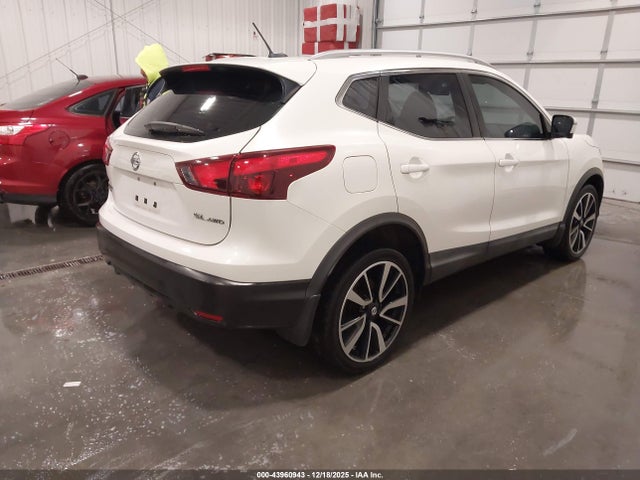 JN1BJ1CR1HW127101 Nissan Rogue Sport Sl