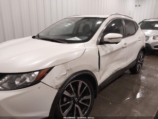 JN1BJ1CR1HW127101 Nissan Rogue Sport Sl