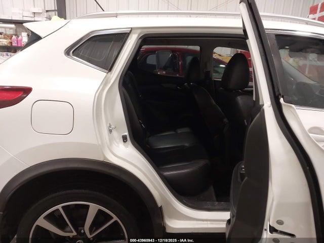 JN1BJ1CR1HW127101 Nissan Rogue Sport Sl