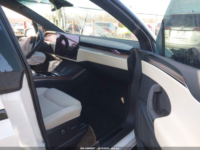 2023 TESLA MODEL X 7SAXCDE52PF370365 Photo 4