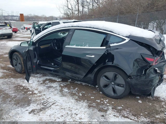 2018 TESLA MODEL 3 5YJ3E1EA9JF025522 Photo 2