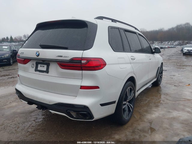 2022 BMW X7 5UXCW2C05N9K70104 Photo 3