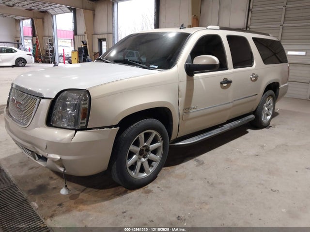 2011 GMC YUKON XL 1500 1GKS2MEFXBR322770 Photo 1
