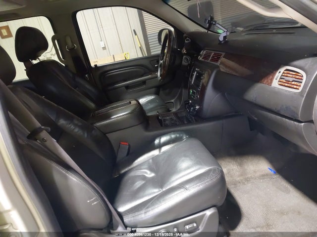 2011 GMC YUKON XL 1500 1GKS2MEFXBR322770 Photo 4