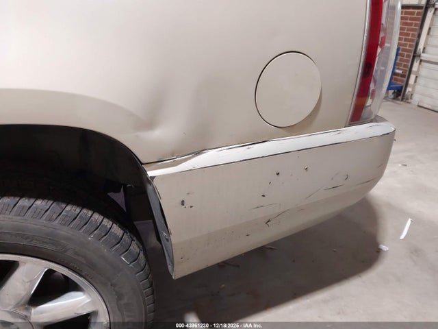 2011 GMC YUKON XL 1500 1GKS2MEFXBR322770 Photo 5