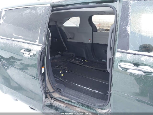 2024 TOYOTA SIENNA 5TDJSKFC3RS150089 Photo 7