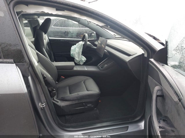 2026 TESLA MODEL Y 7SAYGDEE6TA387198 Photo 4