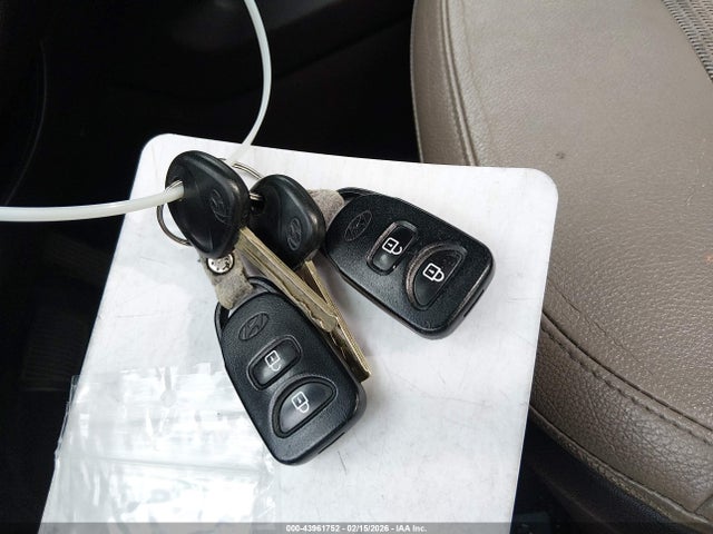 KM8JU3AG8FU015428 Hyundai TUCSON SE