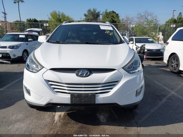 KM8JU3AG8FU015428 Hyundai TUCSON SE