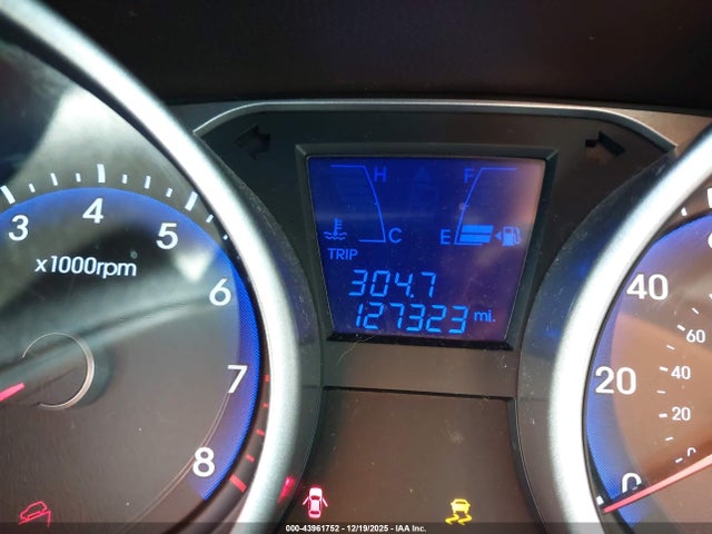 KM8JU3AG8FU015428 Hyundai TUCSON SE