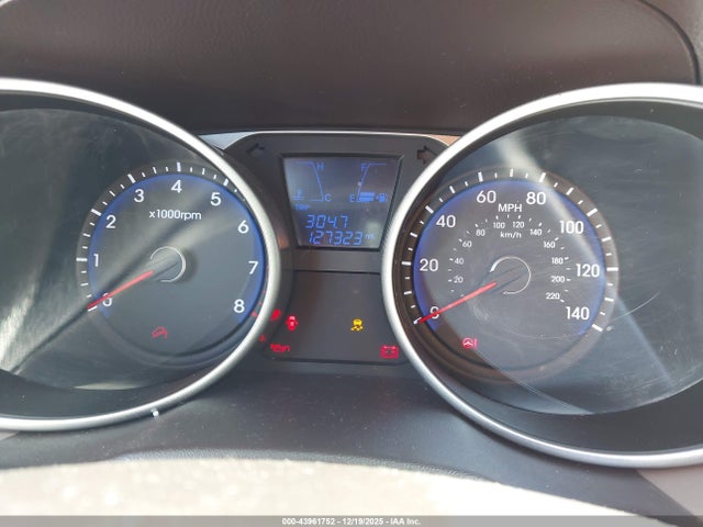 KM8JU3AG8FU015428 Hyundai TUCSON SE