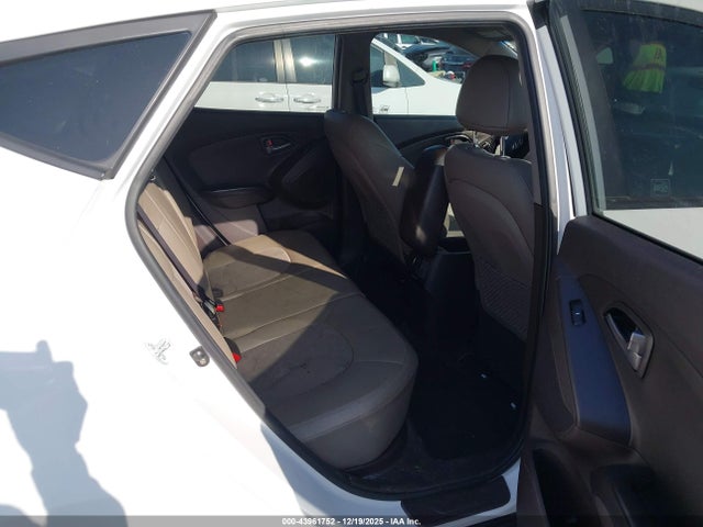 KM8JU3AG8FU015428 Hyundai TUCSON SE