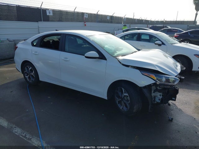 KIA Forte Lxs 2021 3KPF24ADXME406653 zdjęcie główne