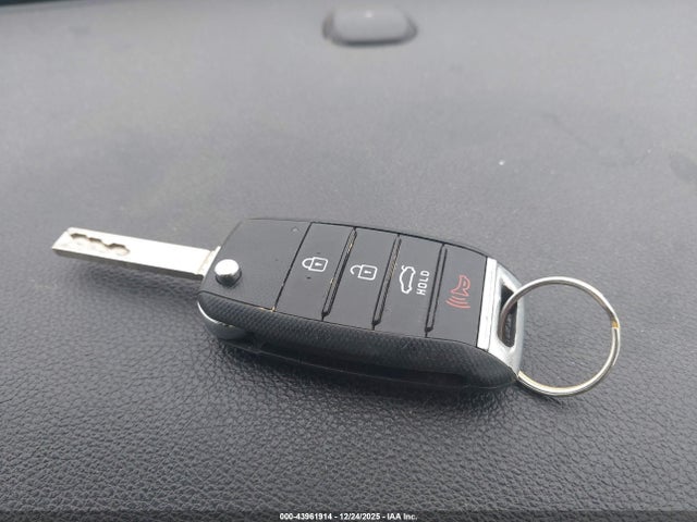 KNAGT4L38G5102949 KIA Optima Lx