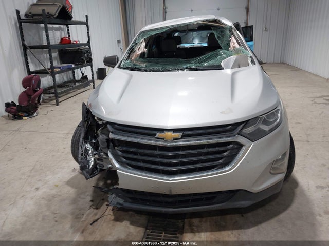 2GNAXHEV3K6285247 Chevrolet EQUINOX LS