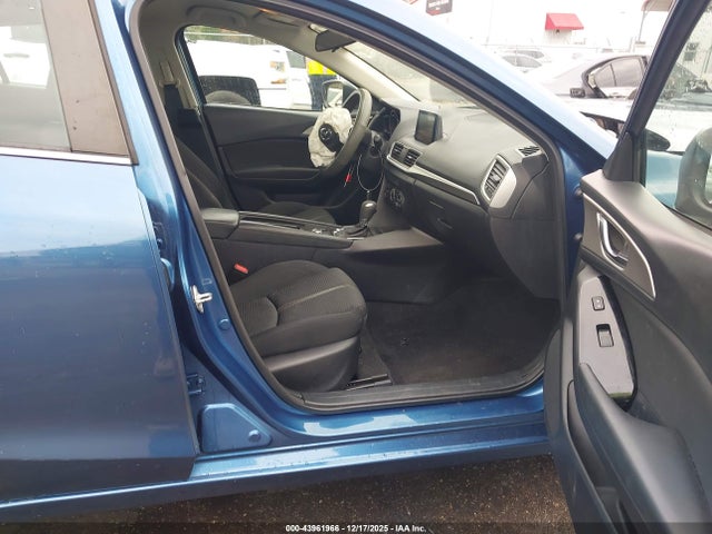 Продаж на аукціоні авто 2018 Mazda Mazda3 Sport, vin: 3MZBN1U71JM253394, номер лоту: 43961966