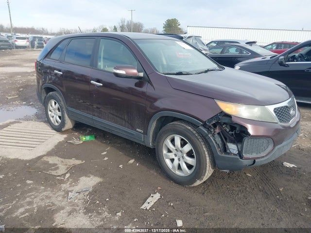 2011 KIA SORENTO 5XYKTCA11BG172835