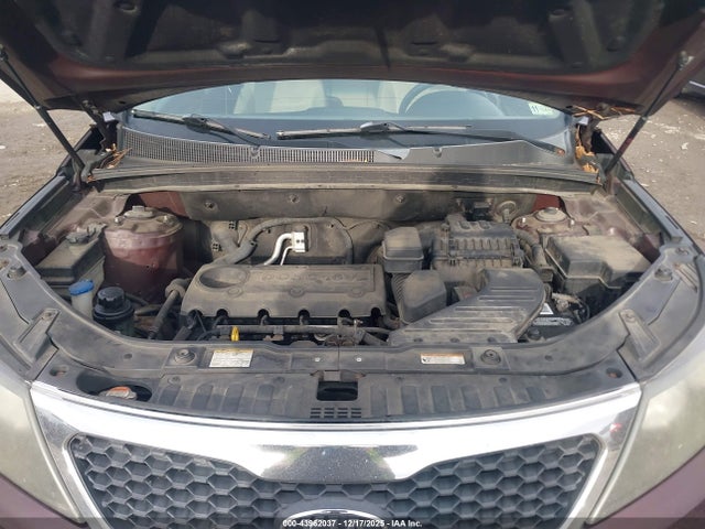 2011 KIA SORENTO 5XYKTCA11BG172835 Photo 9