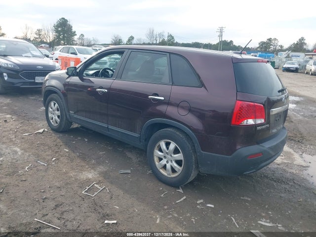 2011 KIA SORENTO 5XYKTCA11BG172835 Photo 2