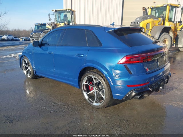 2025 AUDI RS Q8 WU1ARBF13SD021526 Photo 2