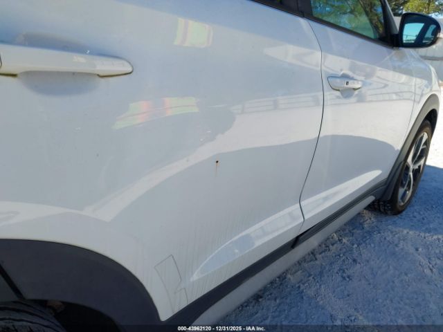 2018 HYUNDAI TUCSON KM8J33A21JU783574 Photo 5