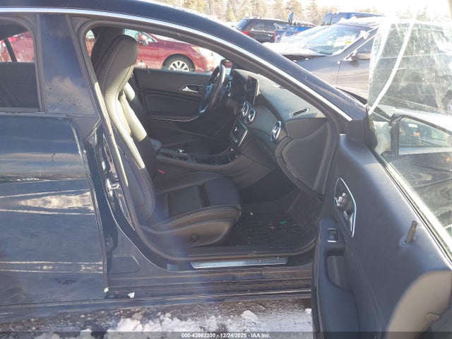WDDSJ4GB8KN749306 Mercedes-Benz CLA 250 4MATIC