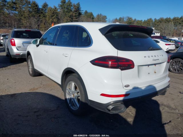 2016 PORSCHE CAYENNE WP1AA2A25GLA10608 Photo 2