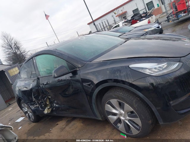 7SAYGAEE0NF573937 Tesla Model Y Long Range Dual Motor All-wheel Drive