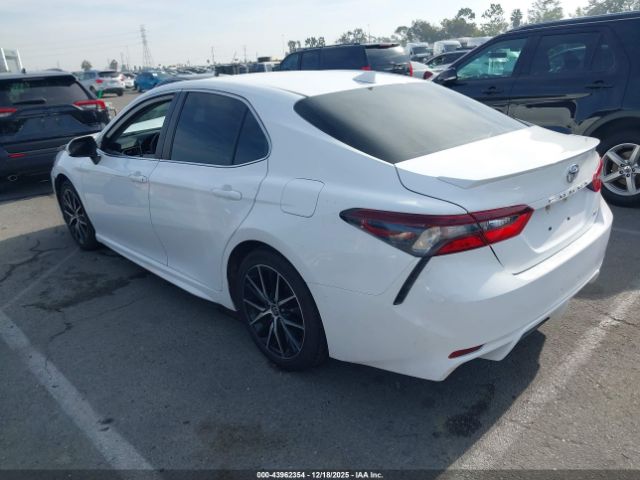 2021 TOYOTA CAMRY 4T1G11AK8MU585518 Photo 2