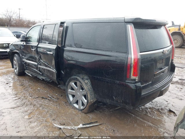 2018 CADILLAC ESCALADE ESV 1GYS4HKJ5JR133216 Photo 2