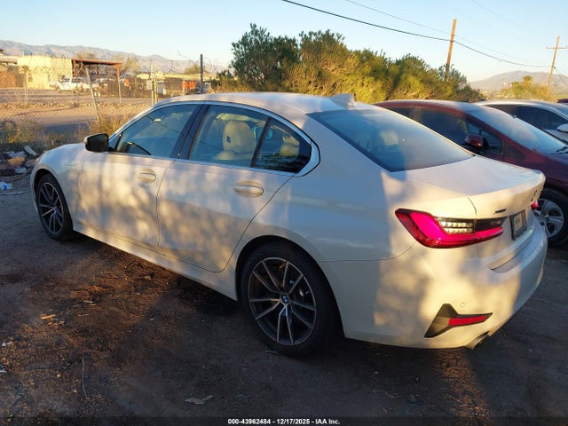 2022 BMW 330I 3MW5R7J00N8C32997 Photo 2