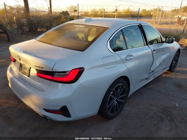 2022 BMW 330I 3MW5R7J00N8C32997 Photo 3